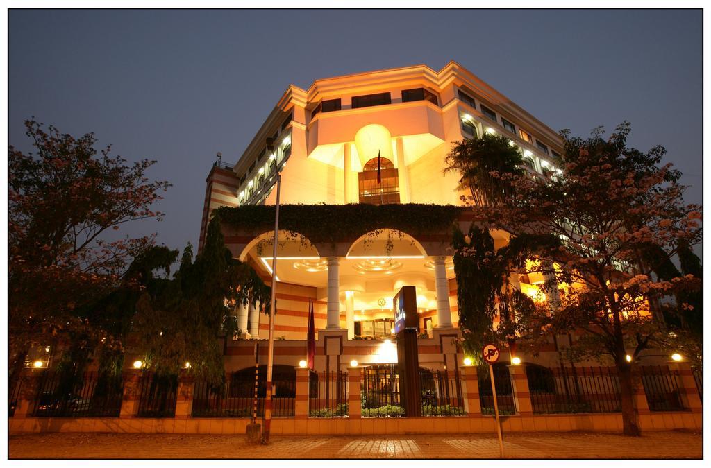 Sun-N-Sand ปูเน่ ภายนอก รูปภาพ
