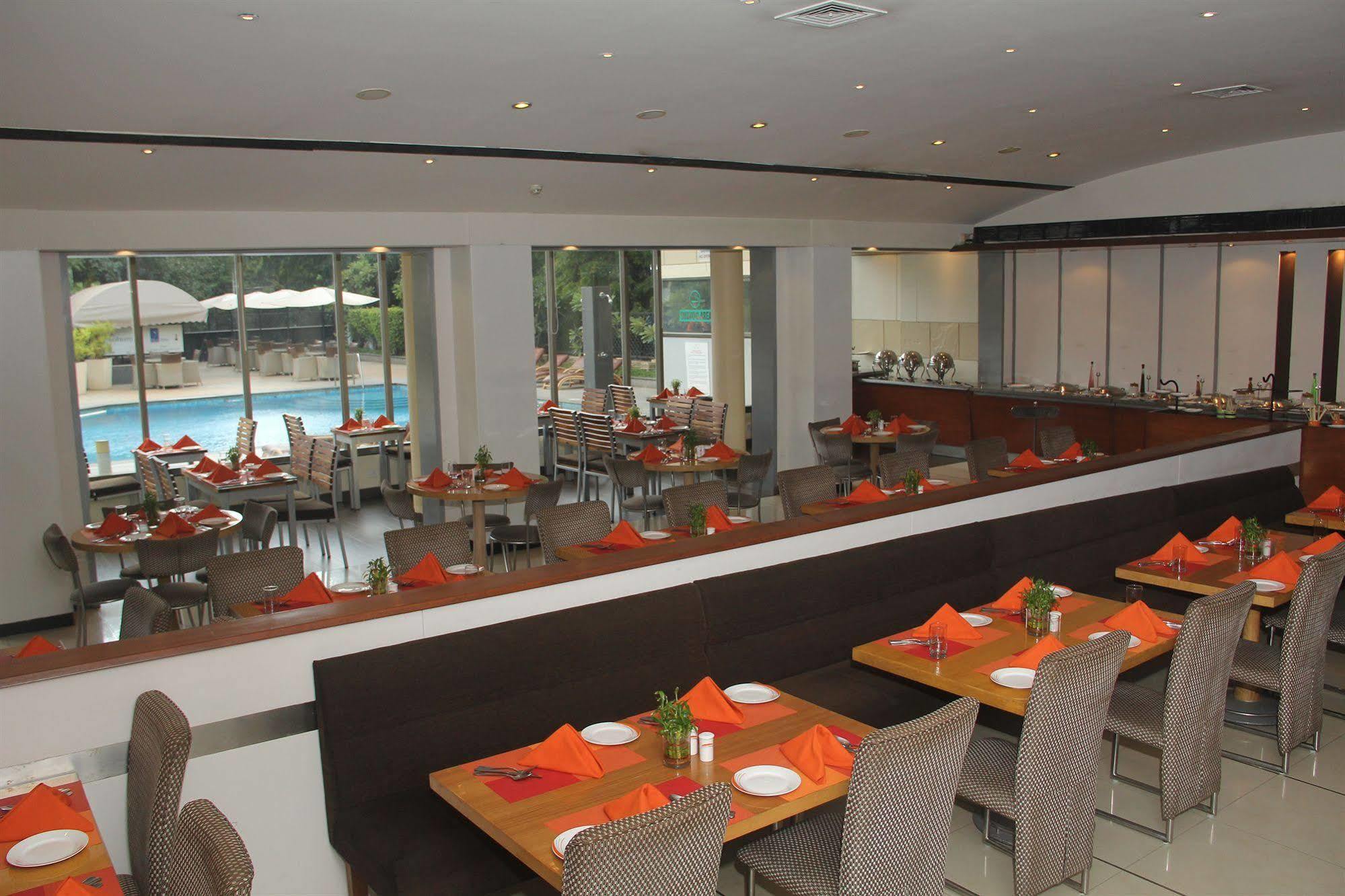 Sun-N-Sand ปูเน่ ภายนอก รูปภาพ