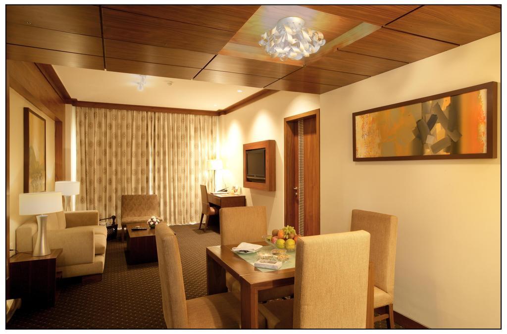 Sun-N-Sand ปูเน่ ภายนอก รูปภาพ